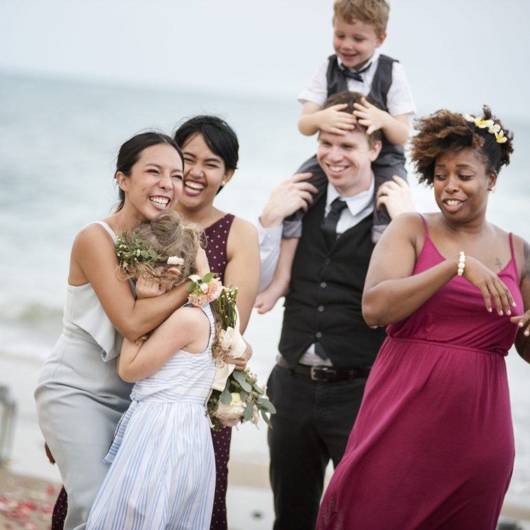 wedding-guests-clapping-for-the-bride-and-groom-2023-11-27-04-48-59-utc